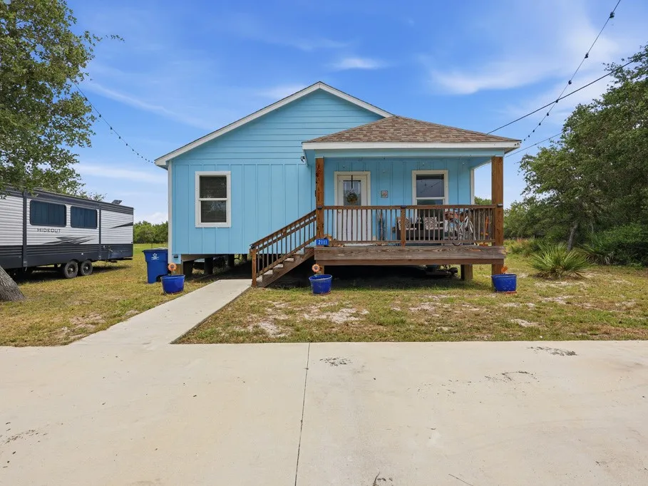 2111 Lone Star Rockport, TX 78382