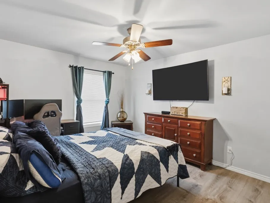 2111 Lone Star Rockport, TX 78382