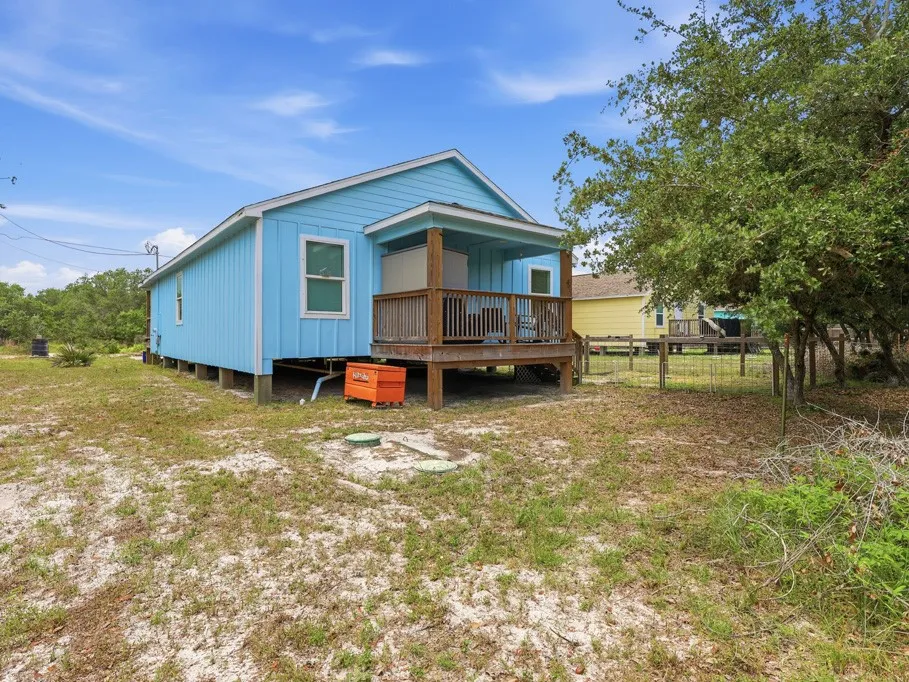 2111 Lone Star Rockport, TX 78382