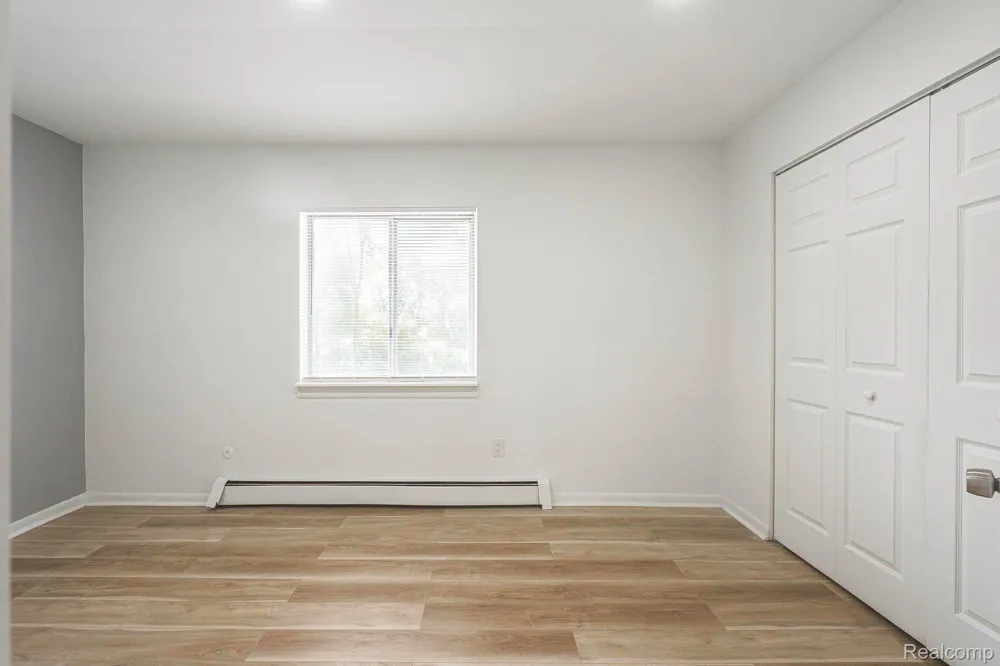 2475 S COMMERCE ROAD ##5 Wolverine Lake Village, MI 48390