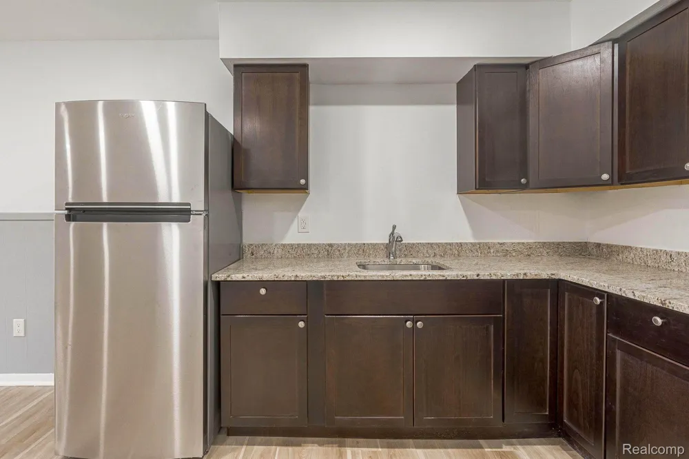 2475 S COMMERCE ROAD ##5 Wolverine Lake Village, MI 48390