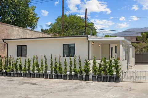2057 E Villa