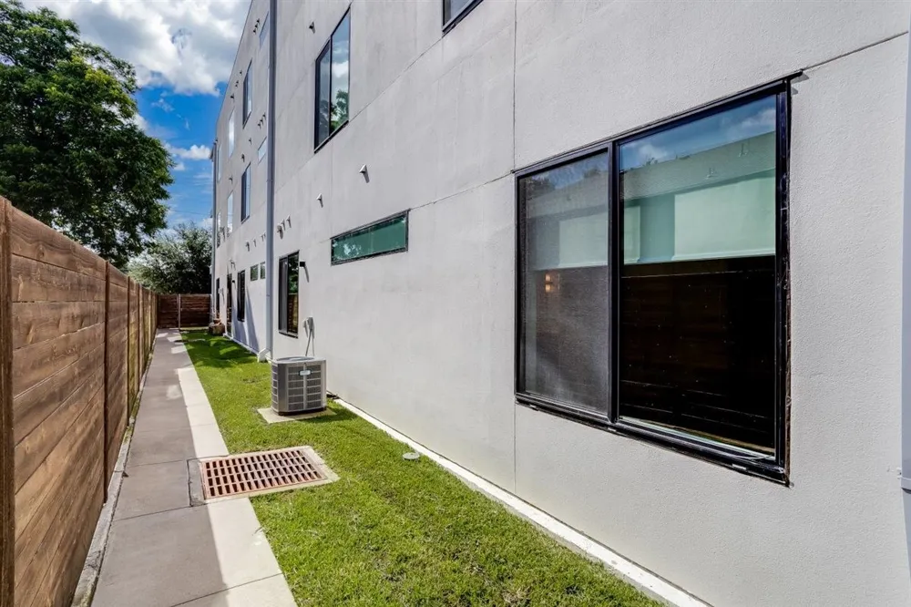 3923 Cole Avenue #101 Dallas, TX 75204