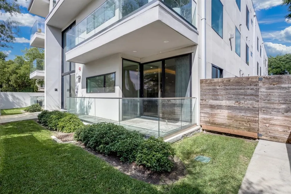 3923 Cole Avenue #101 Dallas, TX 75204