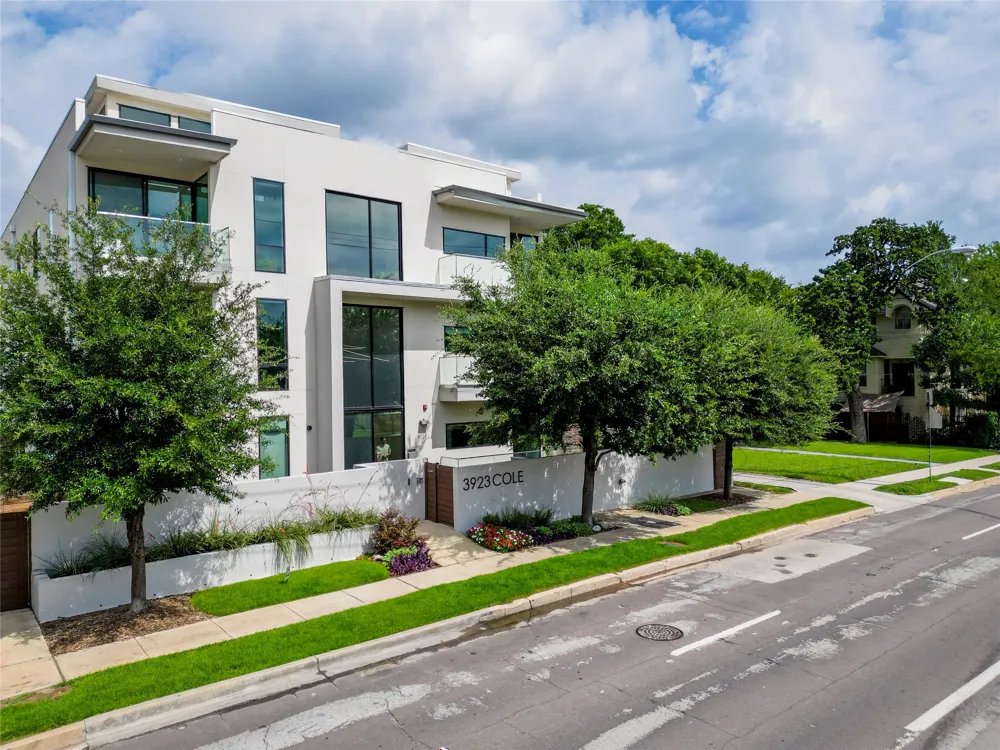 3923 Cole Avenue #101 Dallas, TX 75204