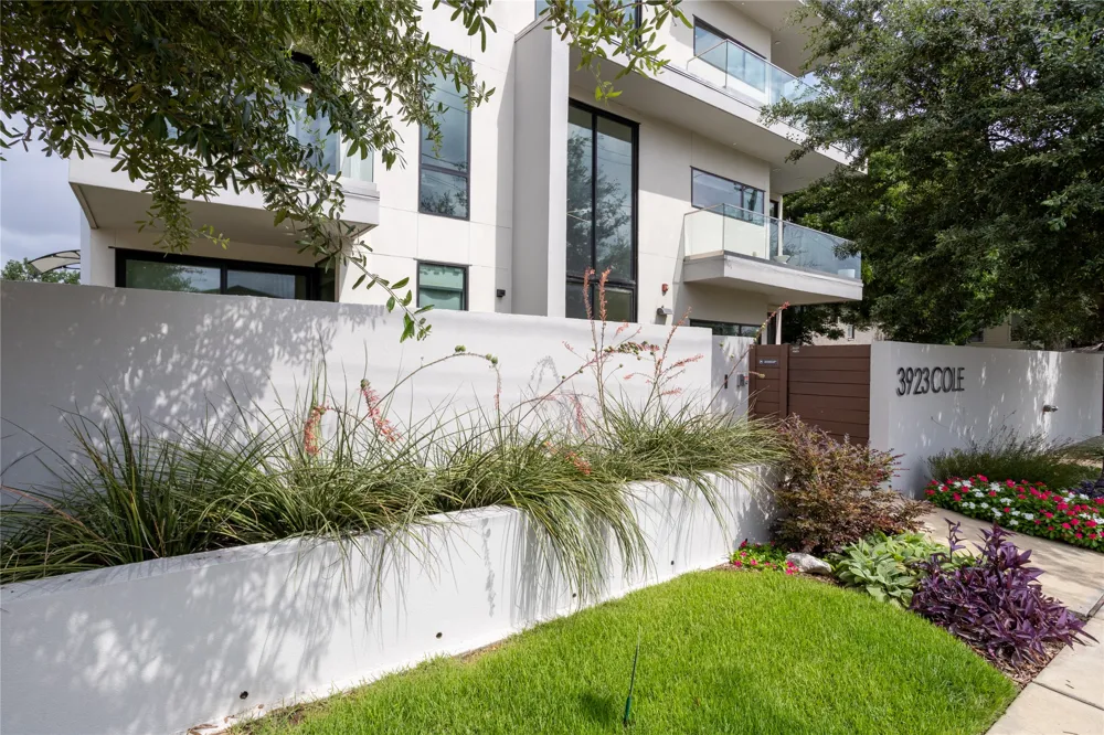 3923 Cole Avenue #101 Dallas, TX 75204
