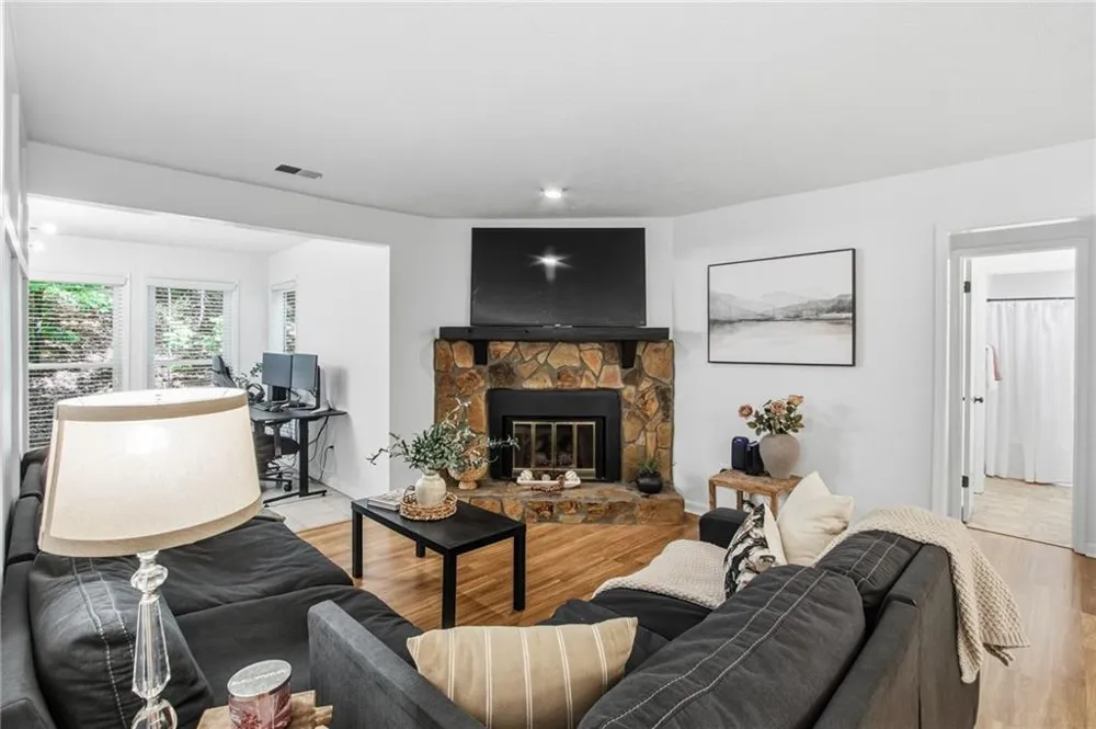 4013 Lake Pointe Circle Roswell, GA 30075