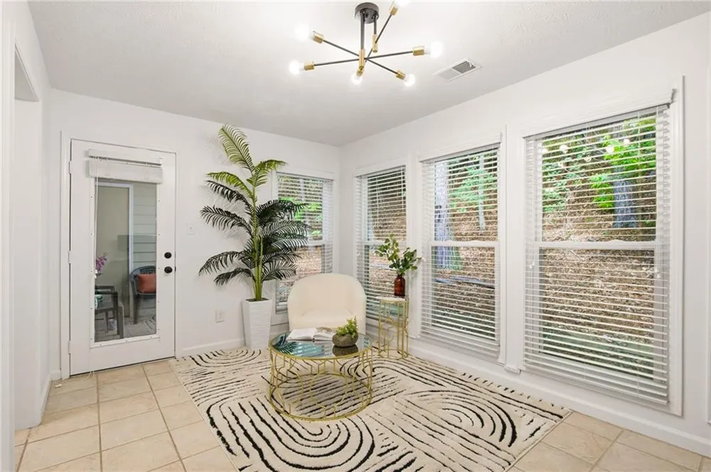 4013 Lake Pointe Circle Roswell, GA 30075