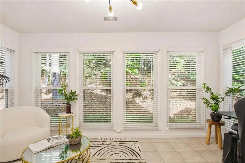 4013 Lake Pointe Circle Roswell, GA 30075