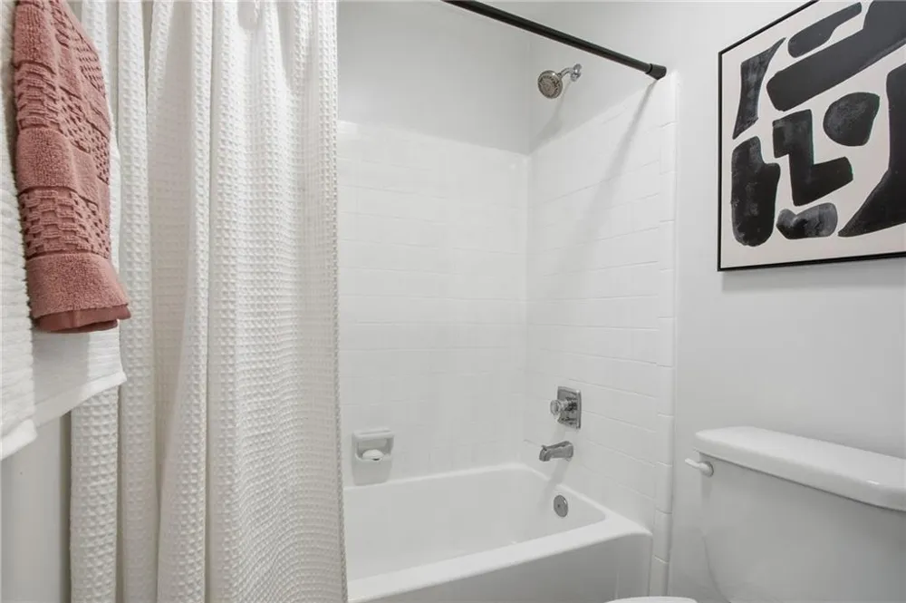 4013 Lake Pointe Circle Roswell, GA 30075