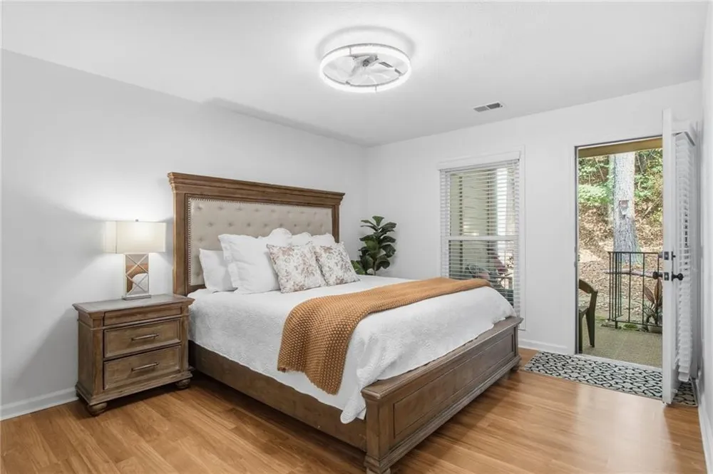 4013 Lake Pointe Circle Roswell, GA 30075