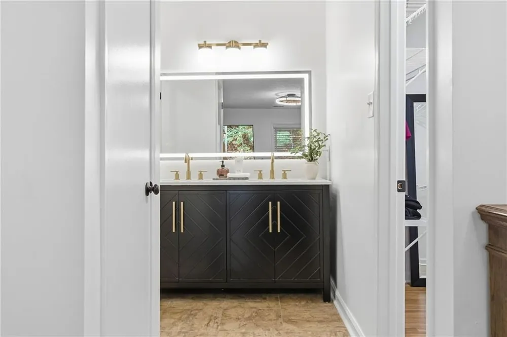 4013 Lake Pointe Circle Roswell, GA 30075