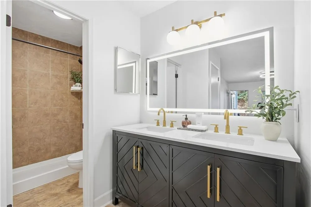 4013 Lake Pointe Circle Roswell, GA 30075