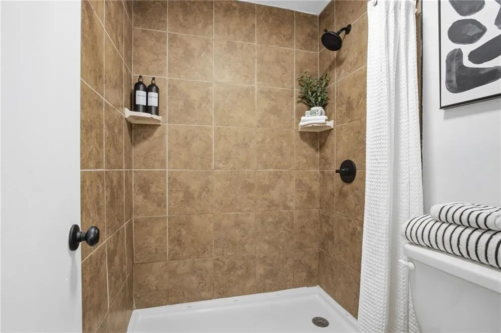 4013 Lake Pointe Circle Roswell, GA 30075