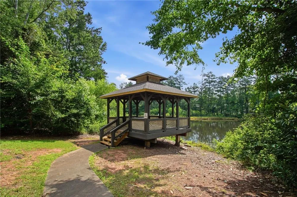 4013 Lake Pointe Circle Roswell, GA 30075