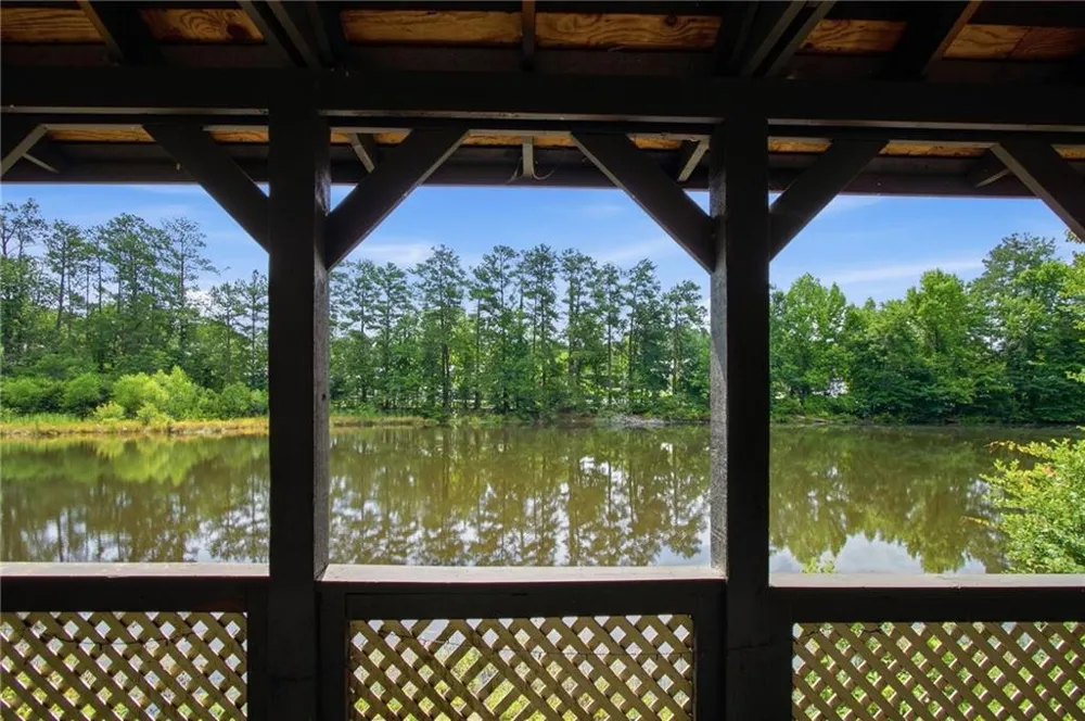 4013 Lake Pointe Circle Roswell, GA 30075
