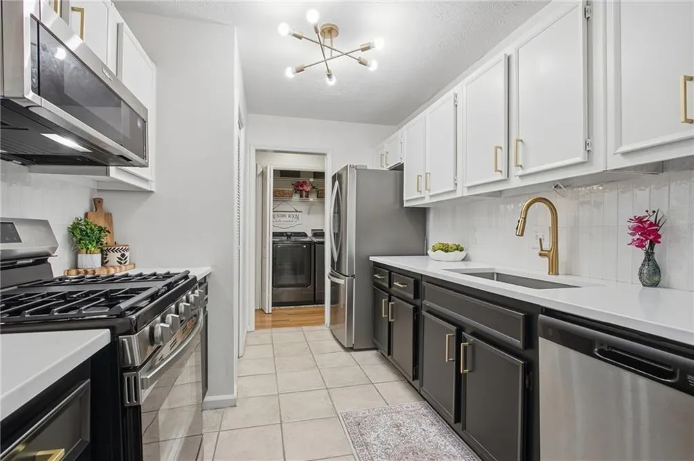 4013 Lake Pointe Circle Roswell, GA 30075