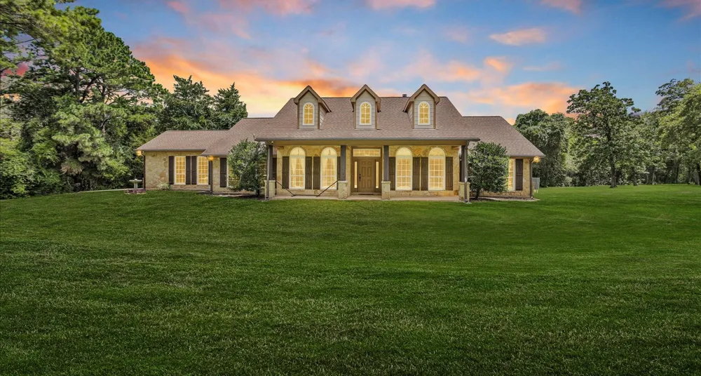 9445 Cr 415 E Navasota, TX 77868
