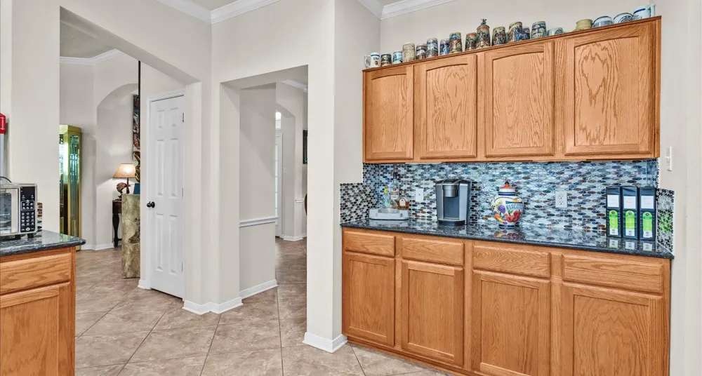 9445 Cr 415 E Navasota, TX 77868