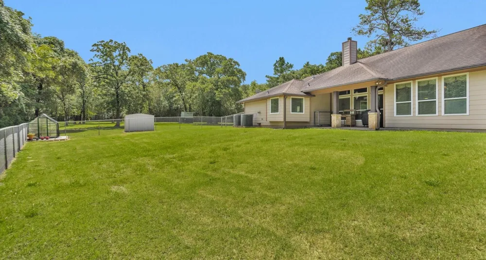 9445 Cr 415 E Navasota, TX 77868