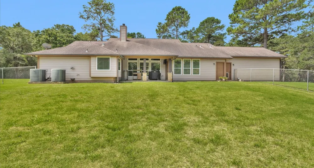 9445 Cr 415 E Navasota, TX 77868