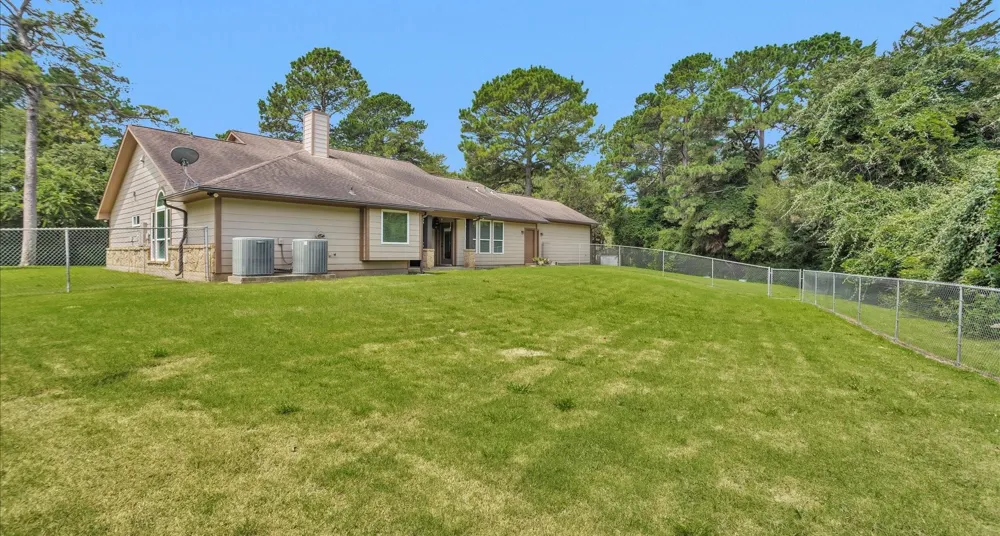 9445 Cr 415 E Navasota, TX 77868