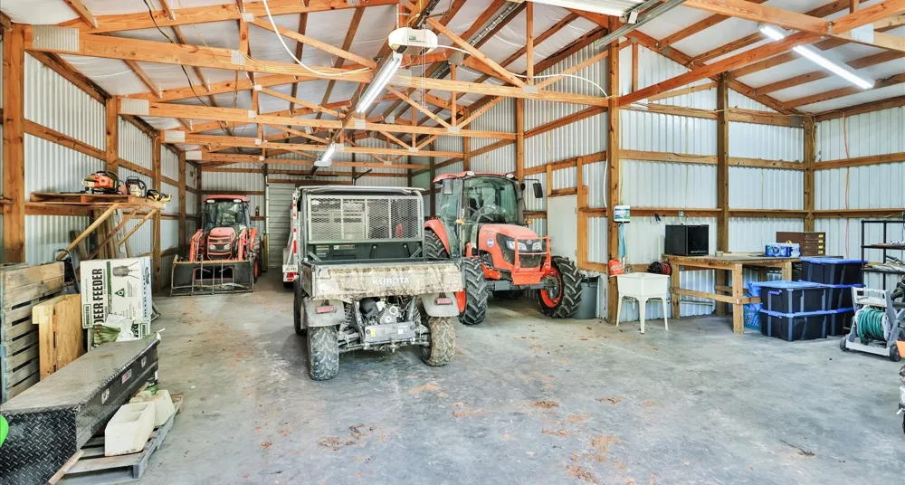 9445 Cr 415 E Navasota, TX 77868