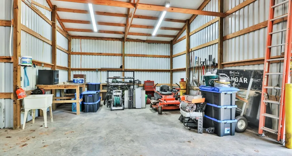 9445 Cr 415 E Navasota, TX 77868
