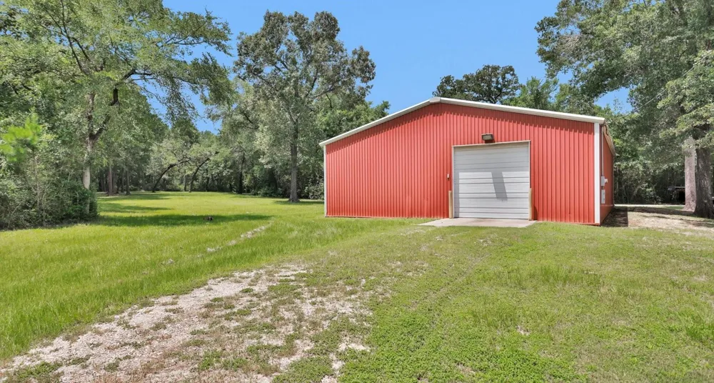 9445 Cr 415 E Navasota, TX 77868