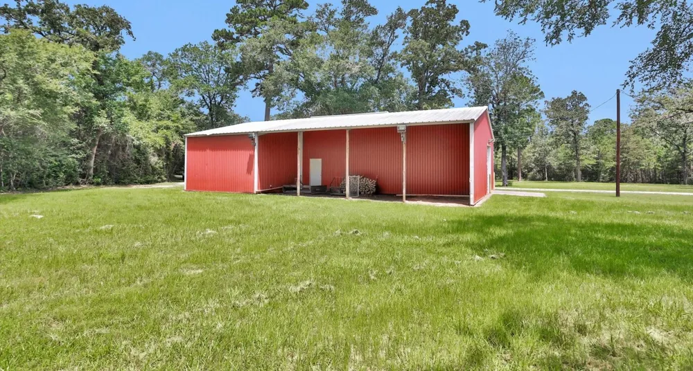 9445 Cr 415 E Navasota, TX 77868