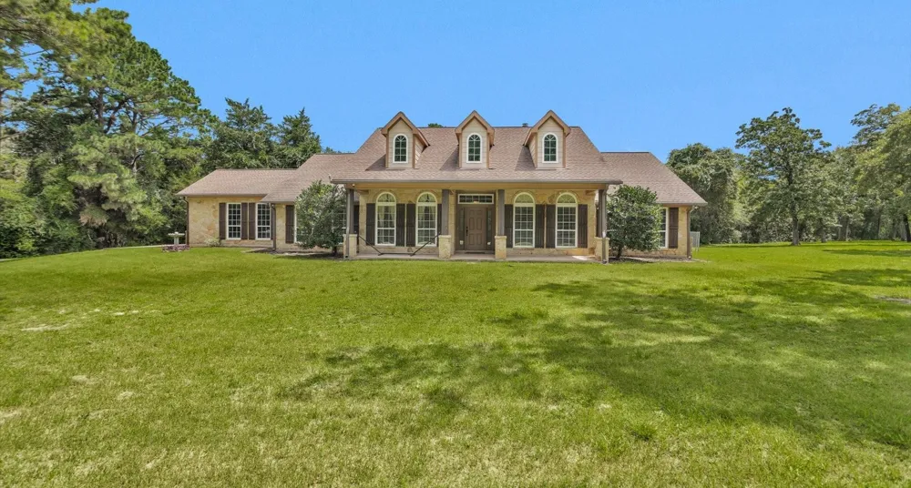 9445 Cr 415 E Navasota, TX 77868
