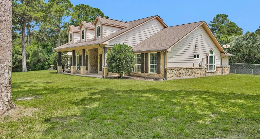 9445 Cr 415 E Navasota, TX 77868