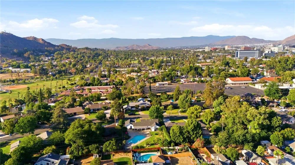 4374 Ramona Drive Riverside, CA 92506
