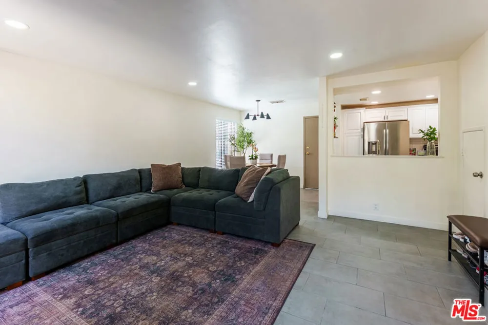 9376 Moonbeam Avenue #9 Panorama City, CA 91402