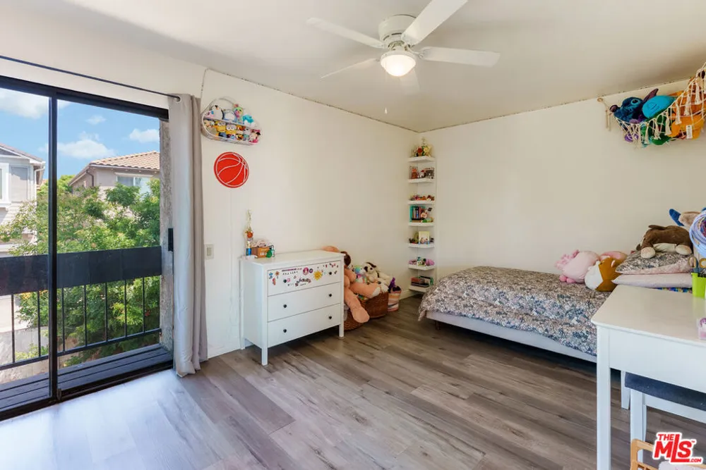 9376 Moonbeam Avenue #9 Panorama City, CA 91402