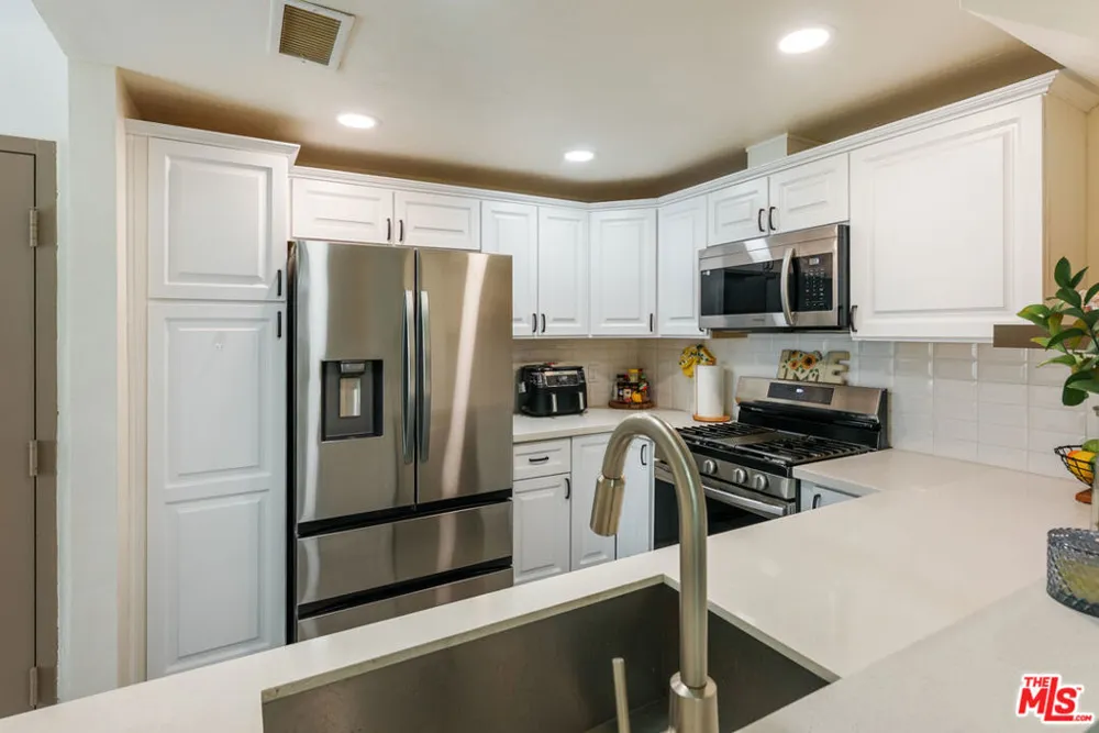 9376 Moonbeam Avenue #9 Panorama City, CA 91402