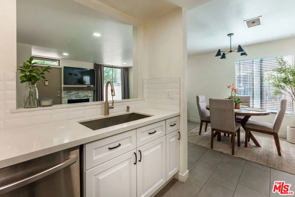 9376 Moonbeam Avenue #9 Panorama City, CA 91402