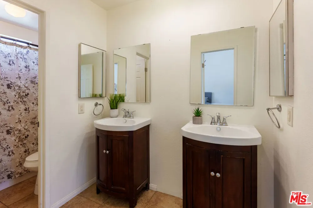 9376 Moonbeam Avenue #9 Panorama City, CA 91402