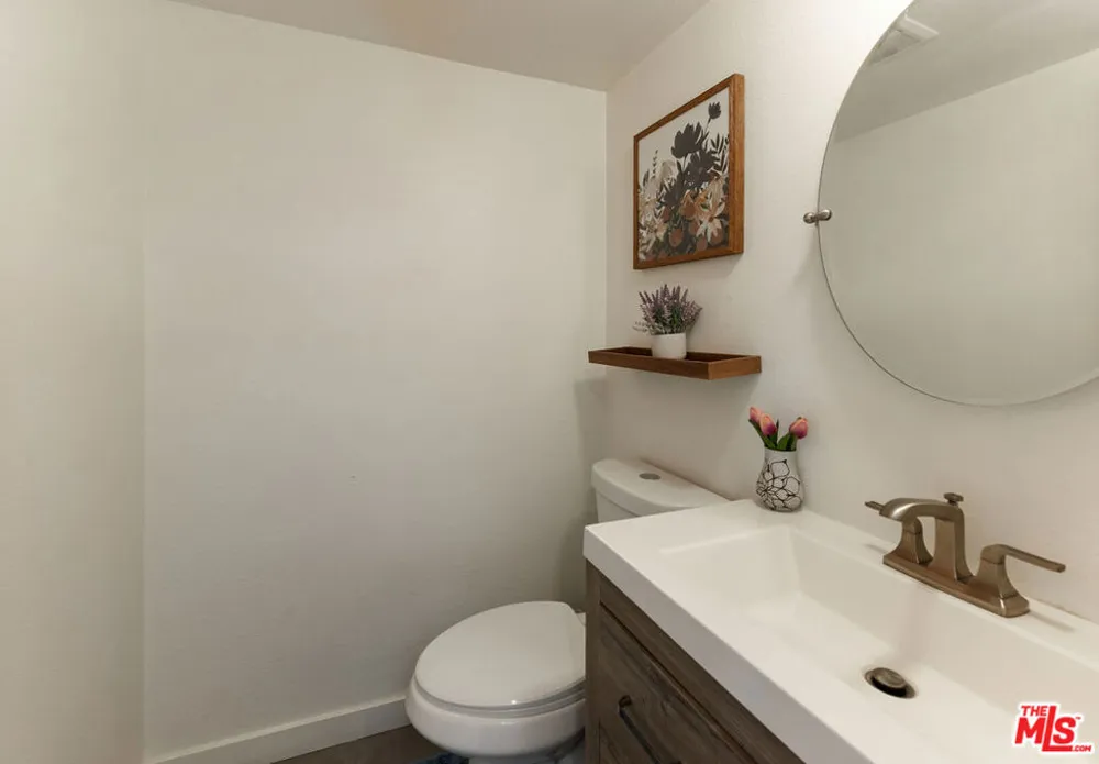 9376 Moonbeam Avenue #9 Panorama City, CA 91402