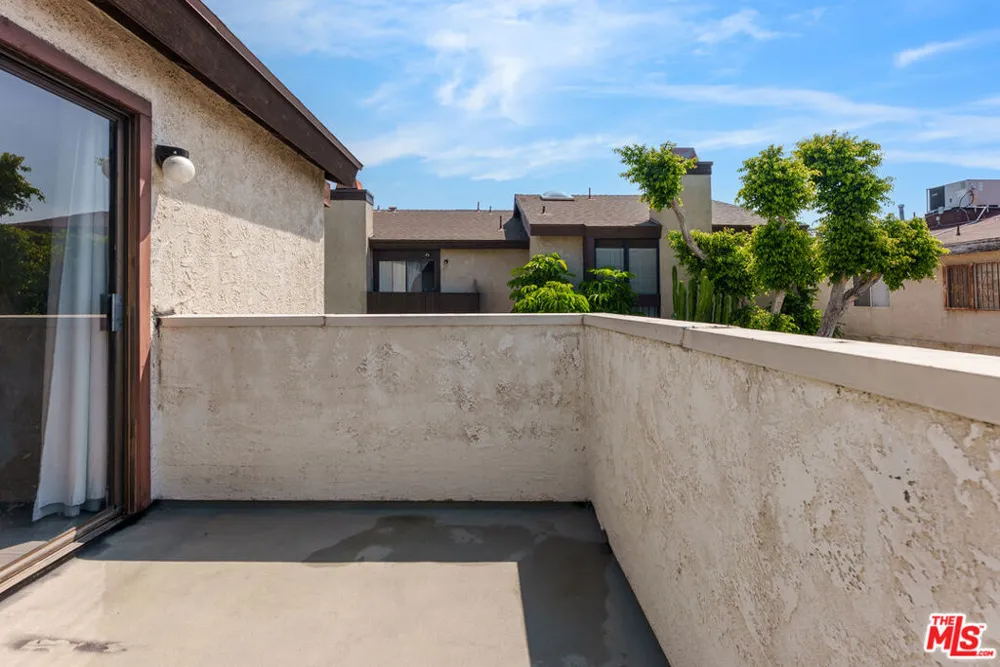9376 Moonbeam Avenue #9 Panorama City, CA 91402
