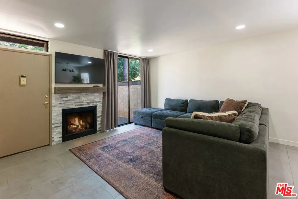9376 Moonbeam Avenue #9 Panorama City, CA 91402