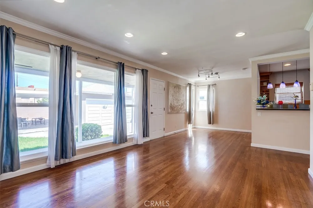 15516 Chadron Gardena, CA 90249