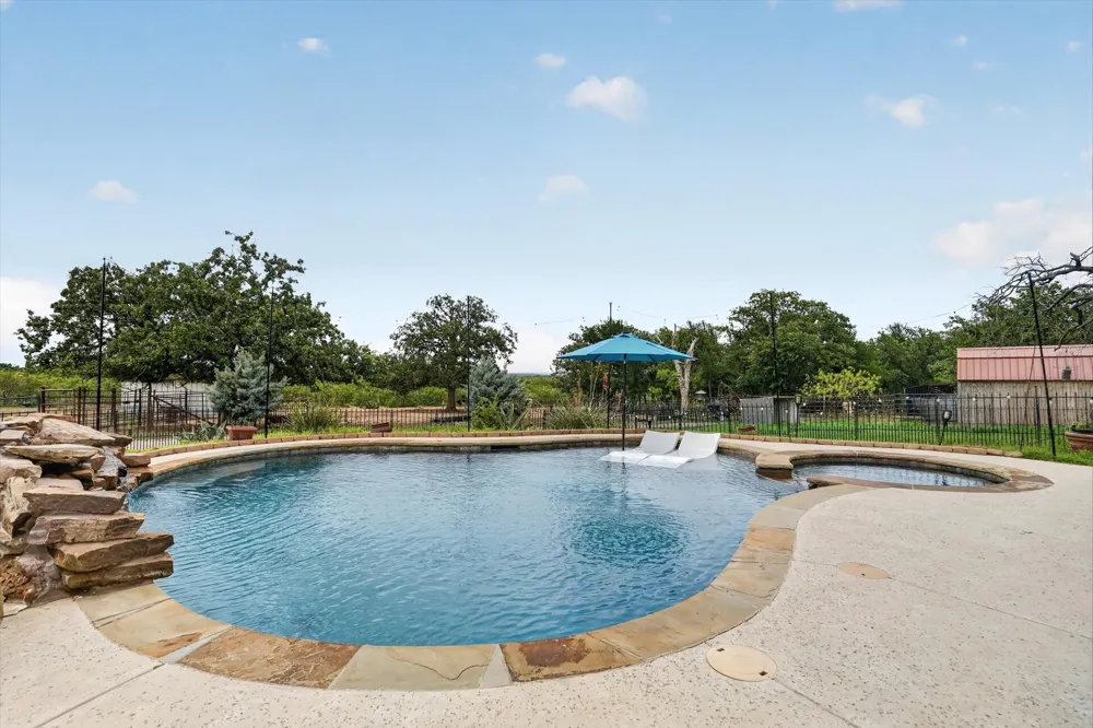 1017 County Road 3555 Paradise, TX 76073
