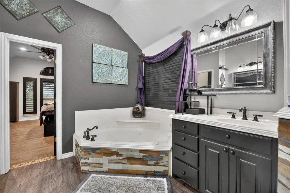 1017 County Road 3555 Paradise, TX 76073