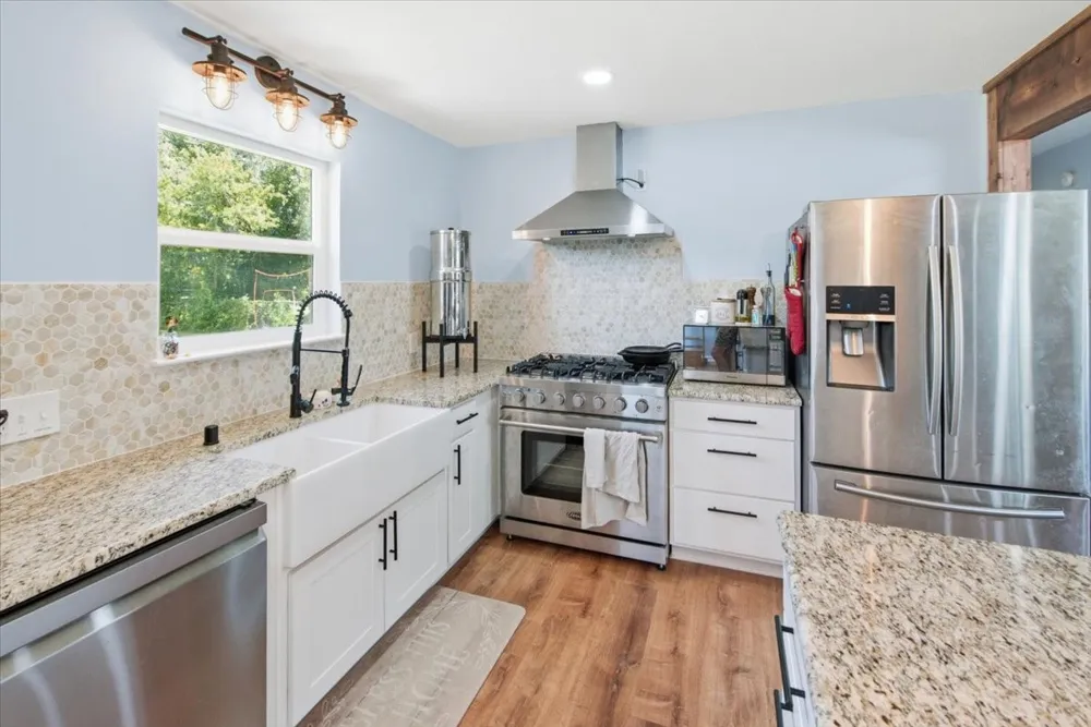 213 Virginia Drive Lacy Lakeview, TX 76705
