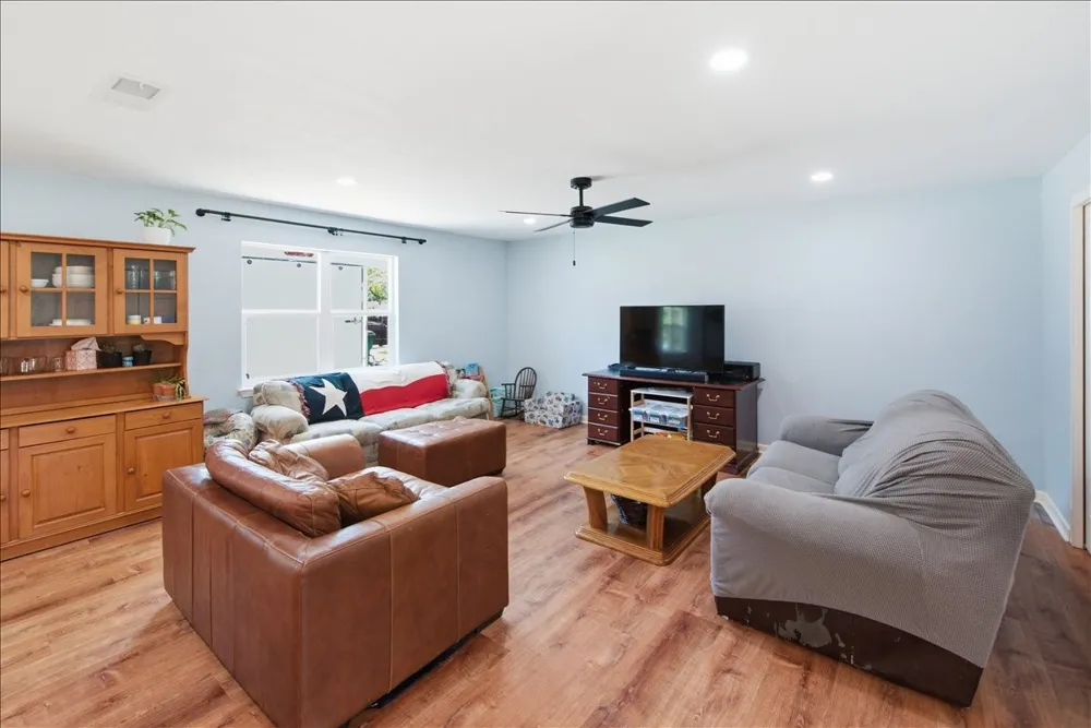 213 Virginia Drive Lacy Lakeview, TX 76705