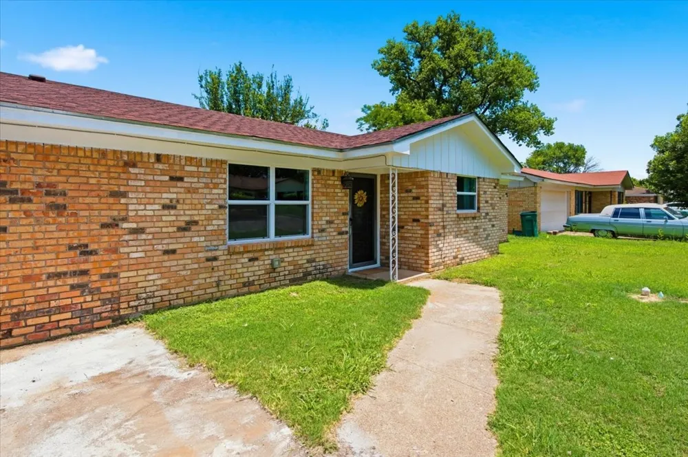 213 Virginia Drive Lacy Lakeview, TX 76705