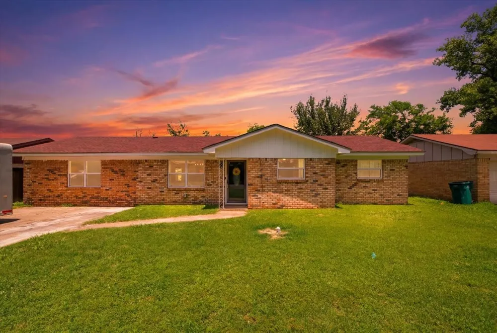 213 Virginia Drive Lacy Lakeview, TX 76705