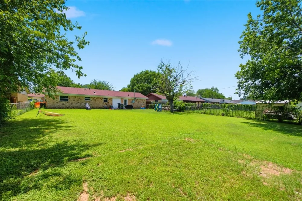 213 Virginia Drive Lacy Lakeview, TX 76705