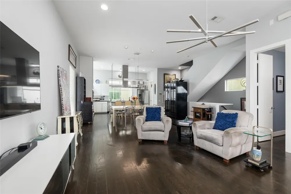 1229 W 17th Street Houston, TX 77008